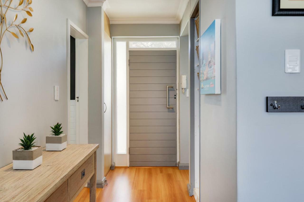 Backup-Powered Bantry Bay View 2 Bed Apartment Fokváros Kültér fotó
